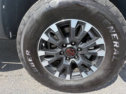 Used 2024 Nissan Titan PRO-4X w/ Pro-4x Convenience Package AWD/4WD image 12