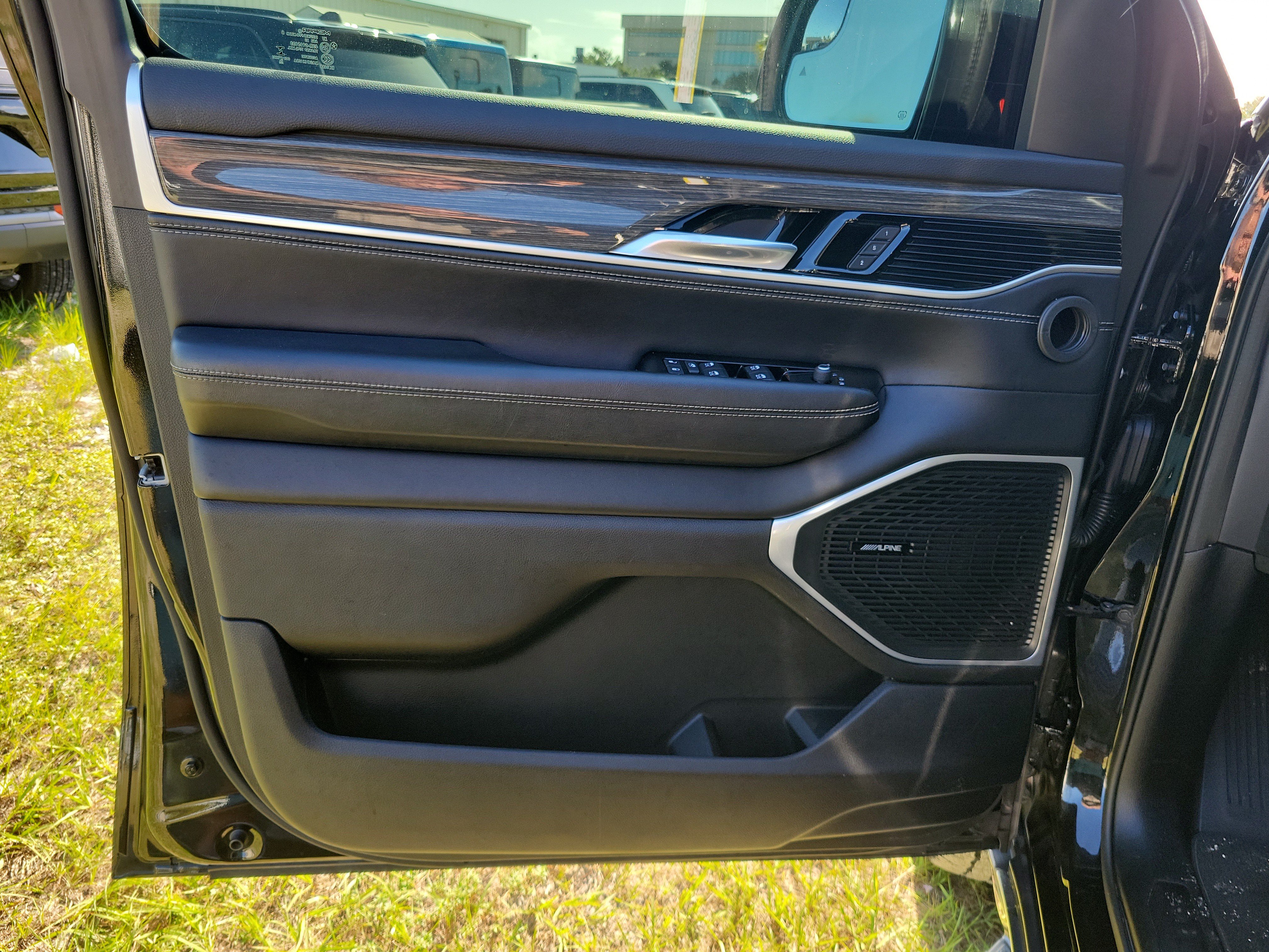 Used 2022 Jeep Wagoneer Series II RWD image 14