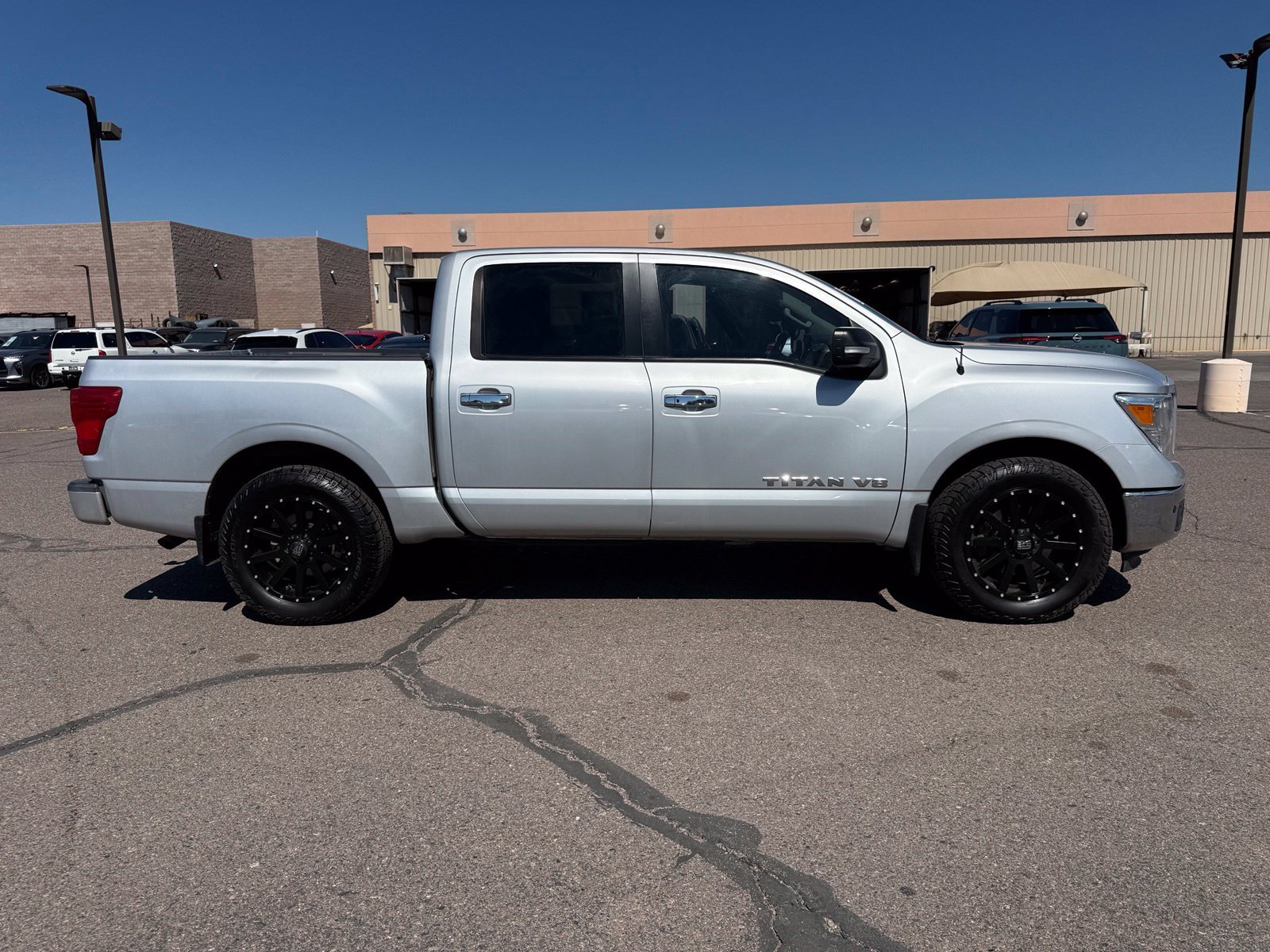 Used 2019 Nissan Titan SV w/ SV Convenience Package RWD image 4