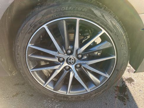 Used 2021 Toyota Camry XLE w/ Navigation Package image 15