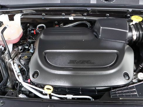 Used 2023 Chrysler Pacifica Touring-L FWD image 31