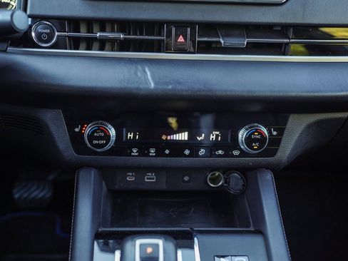 Used 2023 Mitsubishi Outlander SE image 34