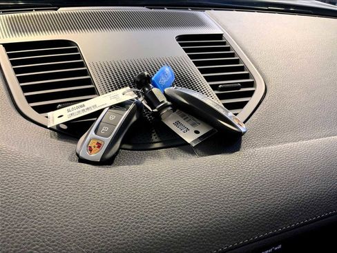 Certified 2025 Porsche Panamera 4 image 21