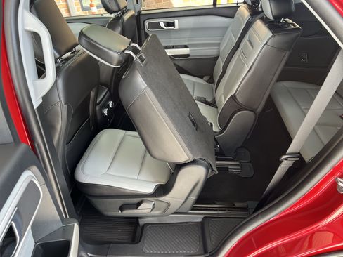 Used 2021 Ford Explorer XLT w/ Equipment Group 202A AWD/4WD image 26