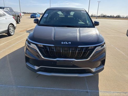 Used 2024 Kia Carnival LX image 2