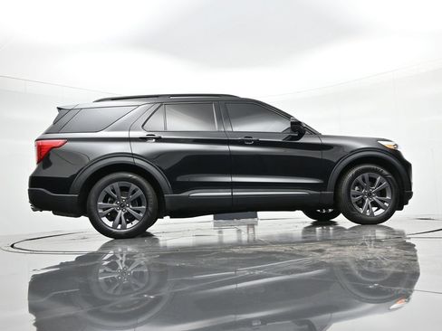 Used 2022 Ford Explorer XLT w/ Equipment Group 202A RWD image 29