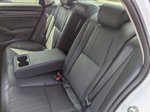 Used 2018 Honda Accord Touring image 8