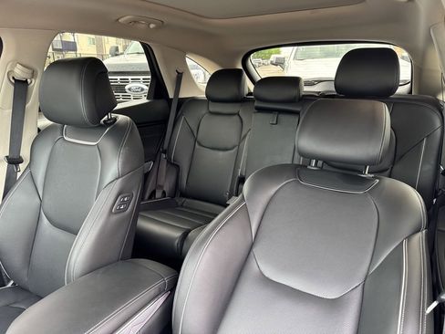 Used 2025 Genesis GV70 2.5T w/ Advanced Package AWD/4WD image 31