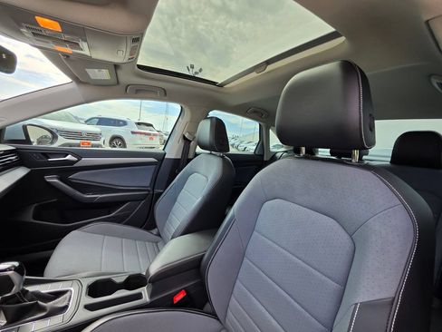 Used 2026 Volkswagen Jetta SE w/ Black Wheel Package FWD image 11