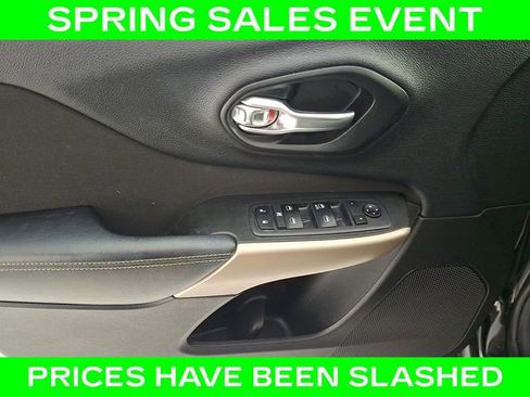 Used 2018 Jeep Cherokee Latitude w/ Altitude Package image 14