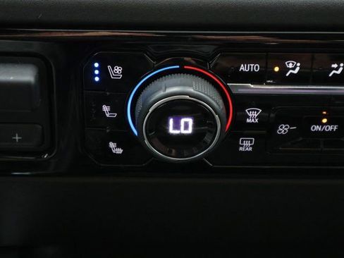 Used 2024 Chevrolet Silverado 3500 High Country w/ High Country Premium Package image 35