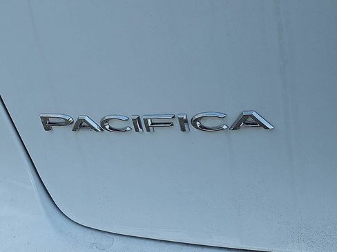 New 2026 Chrysler Pacifica Select image 21