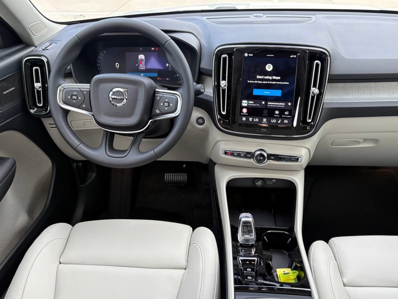 New 2026 Volvo XC40 B4 Plus w/ Protection Package Premier FWD image 9