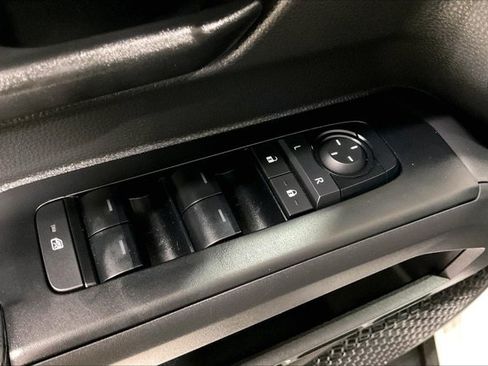 Certified 2025 Toyota Tacoma SR5 AWD/4WD image 41