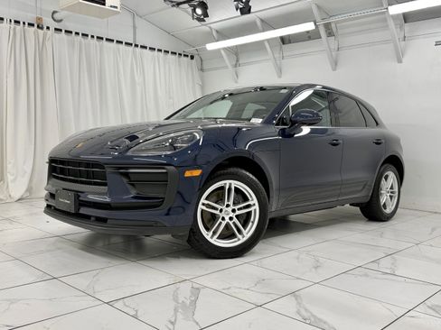 Certified 2022 Porsche Macan image 6