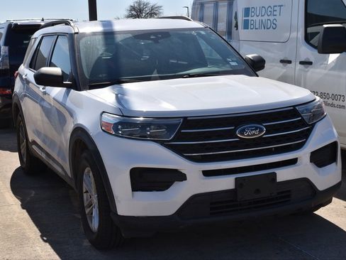 Used 2021 Ford Explorer XLT image 4