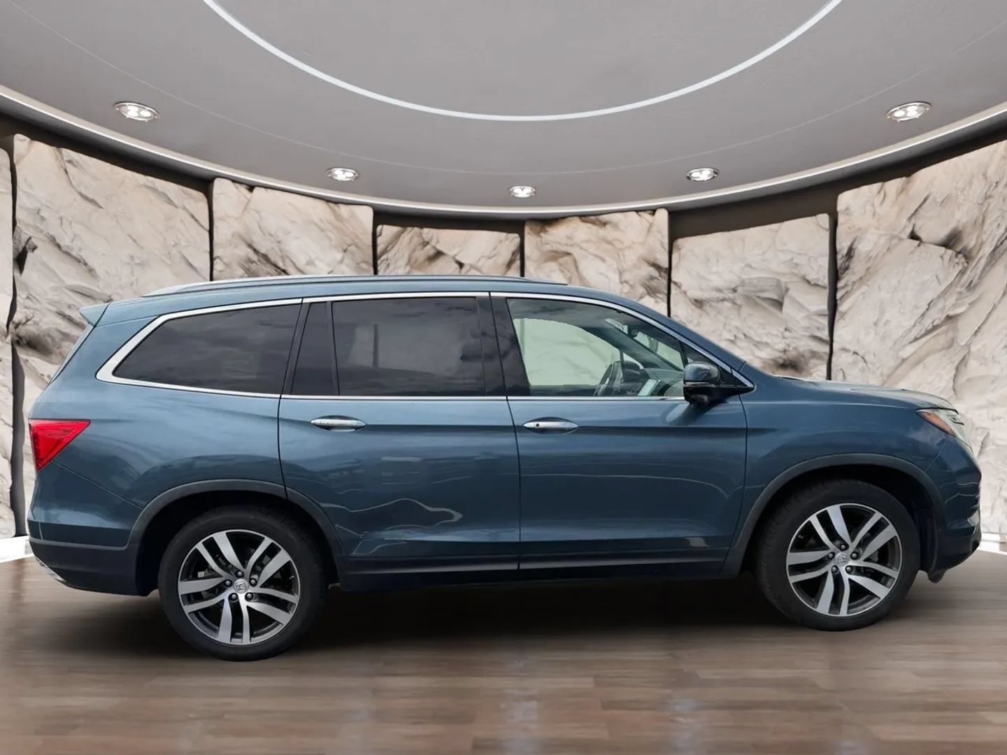 Used 2017 Honda Pilot Touring image 4