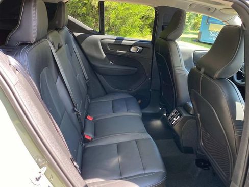 Used 2024 Volvo XC40 B5 Core AWD/4WD image 33