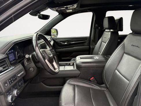 Used 2021 GMC Yukon Denali w/ Denali Premium Package AWD/4WD image 9