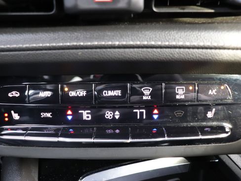 Used 2023 Buick Envision Preferred image 35