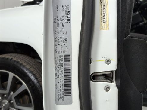 Used 2017 Jeep Compass High Altitude image 28