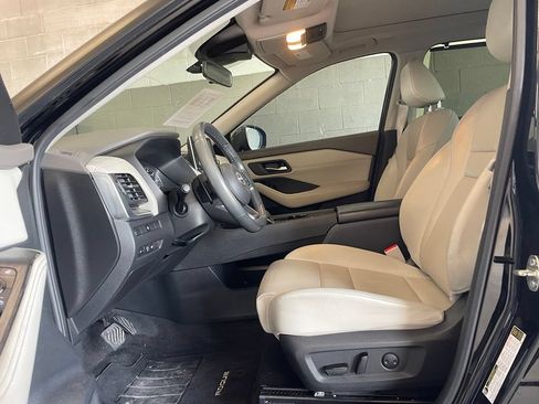Certified 2023 Nissan Rogue SV w/ SV Premium B Package FWD image 10