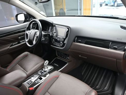 Used 2018 Mitsubishi Outlander GT AWD/4WD image 36