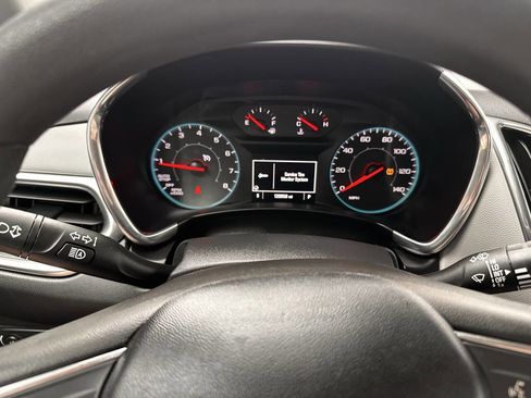 Used 2020 Chevrolet Equinox LS w/ LS Convenience Package FWD image 13