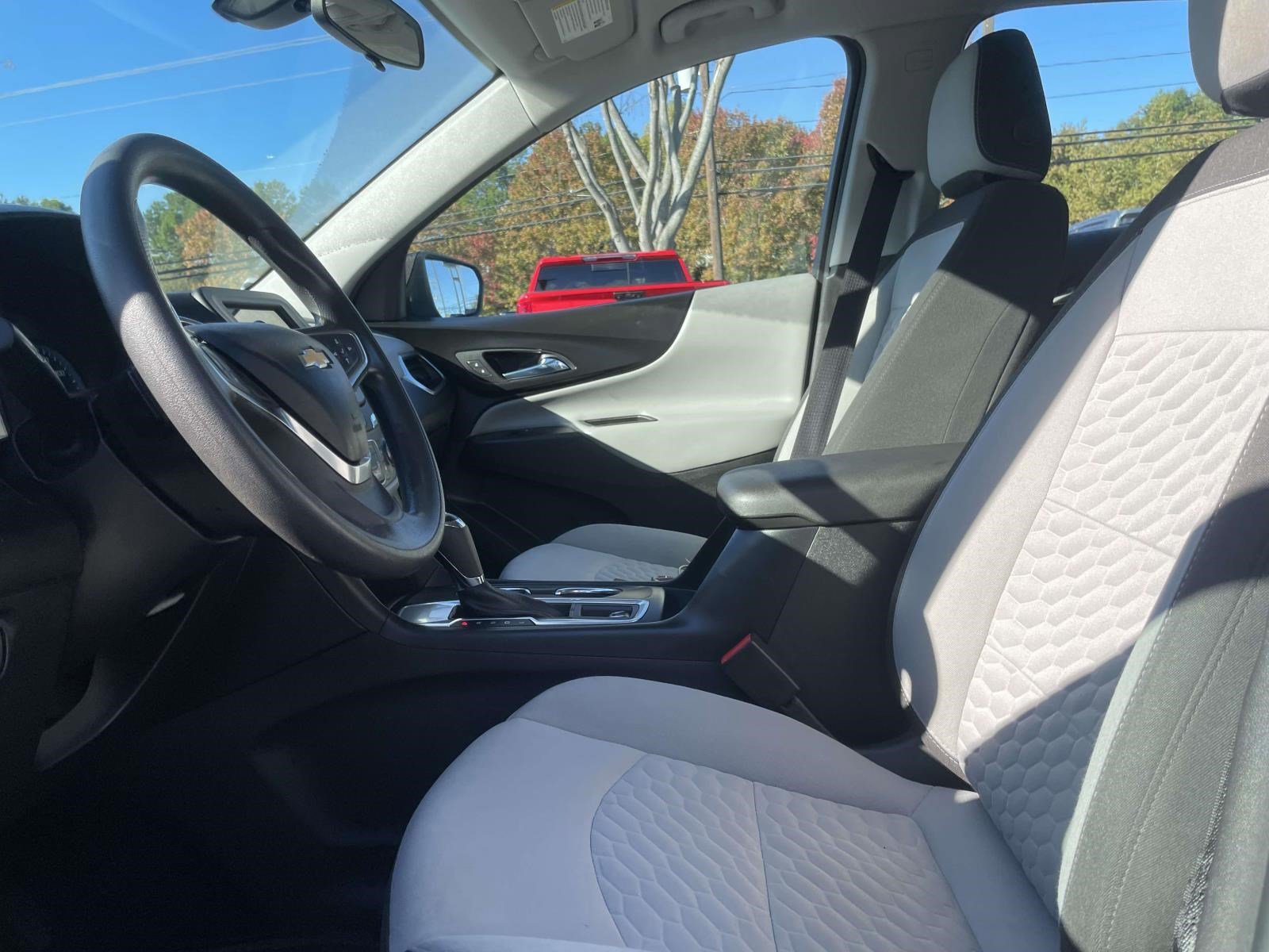 Used 2019 Chevrolet Equinox LS FWD image 14
