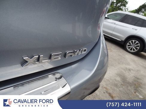 Used 2022 Toyota Highlander XLE AWD/4WD image 5