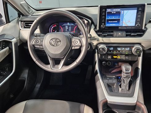 Used 2021 Toyota RAV4 Limited FWD image 9