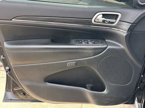 Used 2022 Jeep Grand Cherokee Limited w/ Trailer Tow Group IV image 17