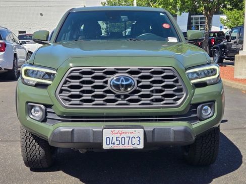 Used 2021 Toyota Tacoma TRD Off-Road w/ TRD Premium Off Road Package AWD/4WD image 2