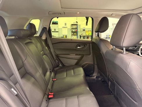 Used 2023 Nissan Rogue SV w/ SV Premium B Package AWD/4WD image 27