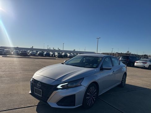 Certified 2023 Nissan Altima 2.5 SV image 8