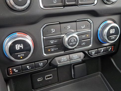 Certified 2023 GMC Yukon XL SLT image 16