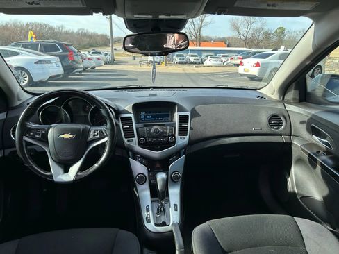 Used 2014 Chevrolet Cruze LT image 20