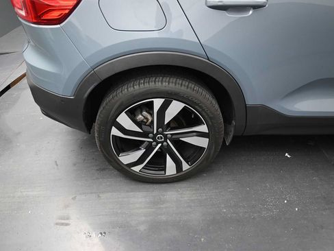 Used 2023 Volvo XC40 B5 Plus w/ Driver Assist Package AWD/4WD image 7