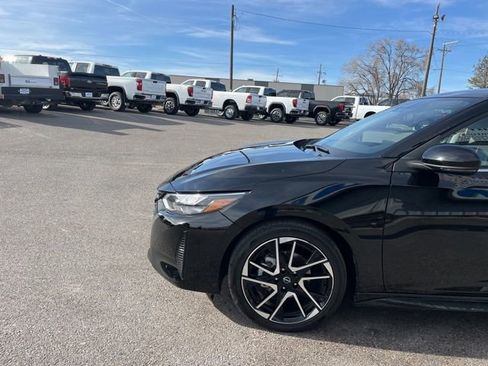 Used 2025 Nissan Sentra SR FWD image 4