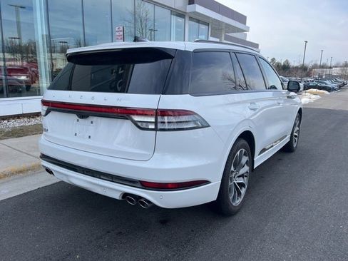 Used 2025 Lincoln Aviator AWD w/ Jet Appearance Package image 8