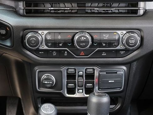 New 2025 Jeep Gladiator Sport image 12