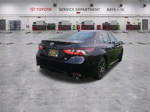 Used 2021 Toyota Camry SE w/ Cold Weather Package AWD/4WD image 7