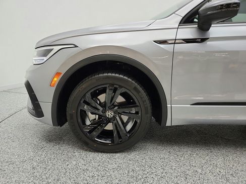 Used 2023 Volkswagen Tiguan SE R-Line FWD image 30