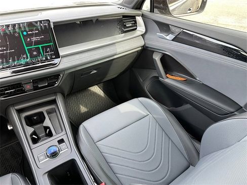 New 2026 Volkswagen Tiguan SE R-Line image 18