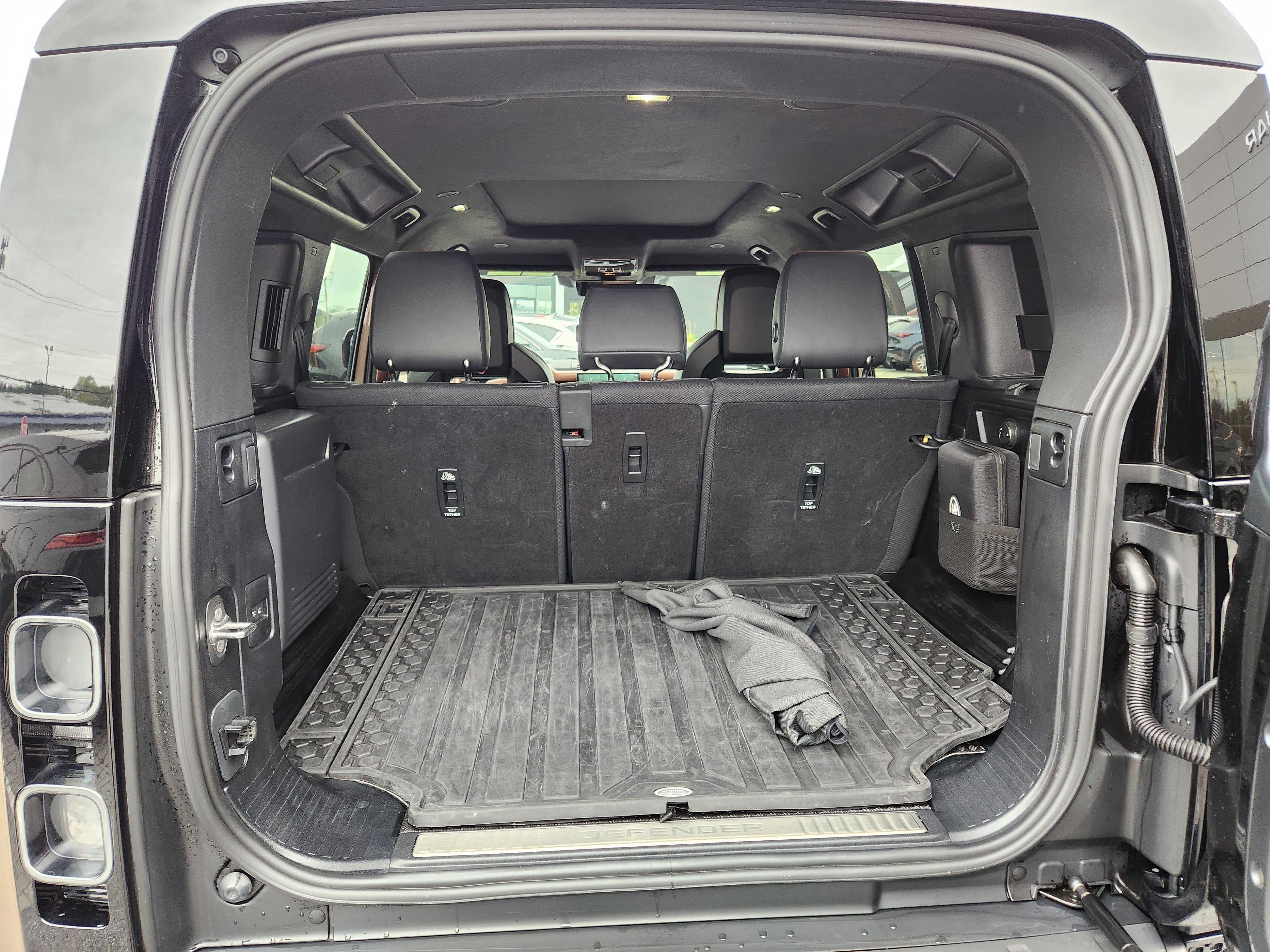 Certified 2025 Land Rover Defender 110 AWD/4WD image 8