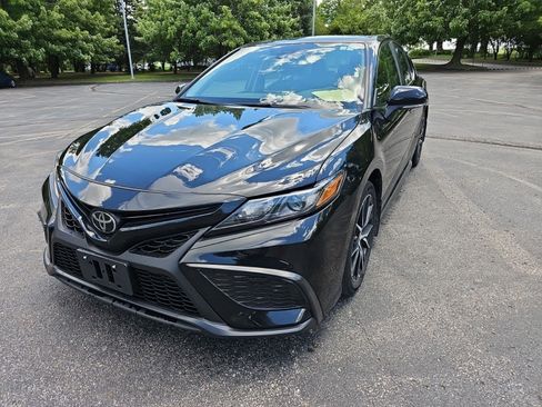 Used 2024 Toyota Camry SE FWD image 2