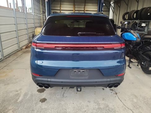 Used 2024 Porsche Cayenne S AWD/4WD image 5