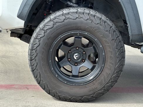 Used 2019 Toyota Tacoma TRD Off-Road w/ Exterior Package AWD/4WD image 12