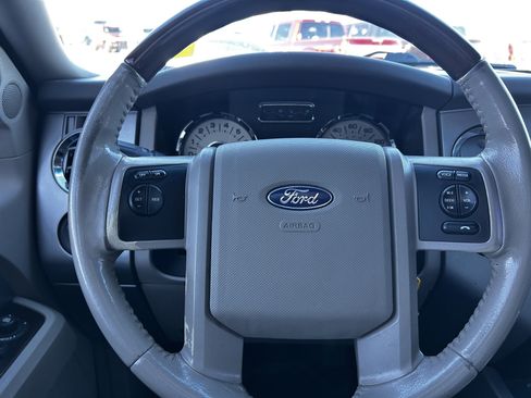 Used 2010 Ford Expedition Limited image 17