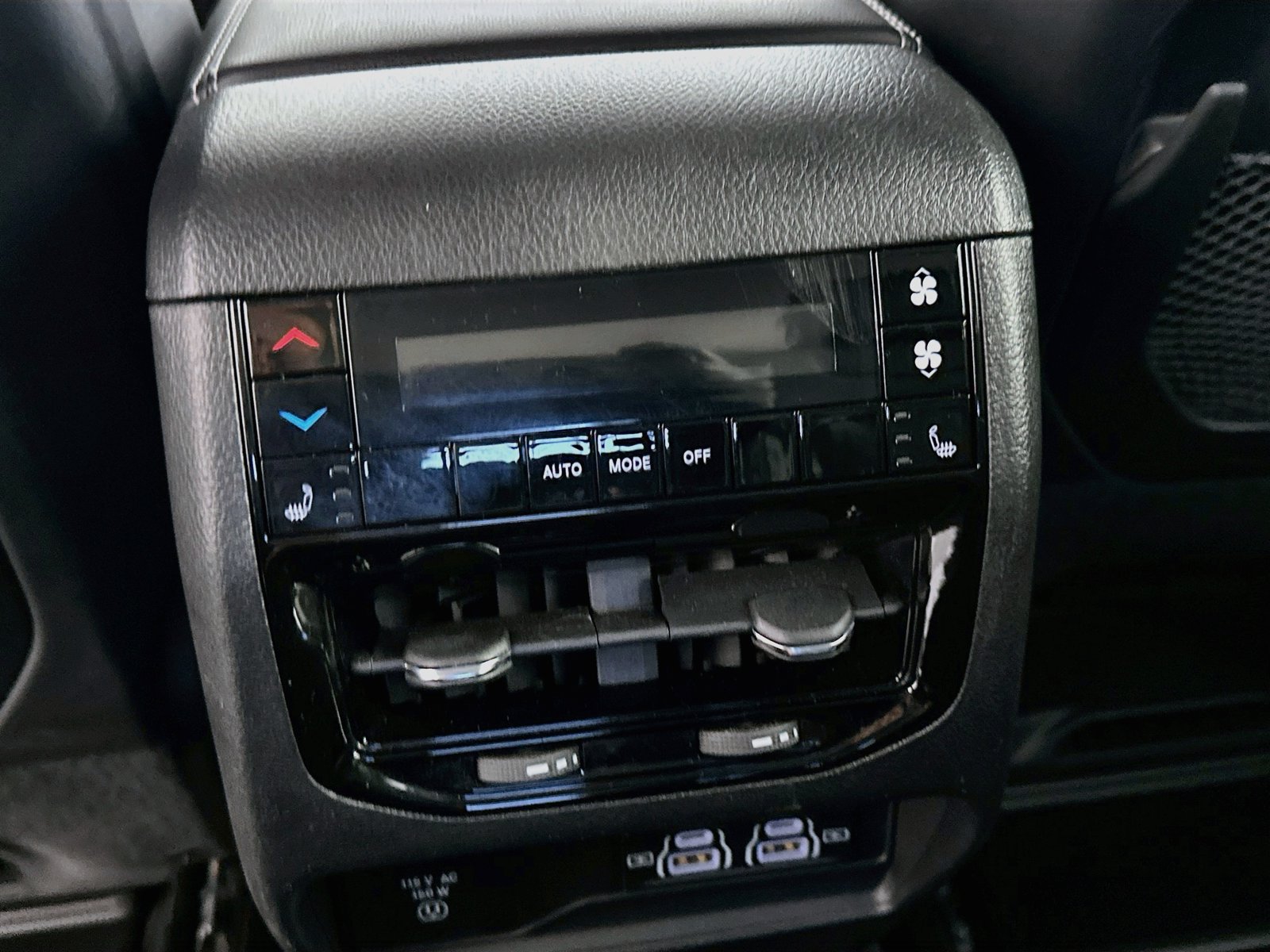 Used 2023 Jeep Grand Cherokee L Limited w/ Luxury Tech Group II AWD/4WD image 25